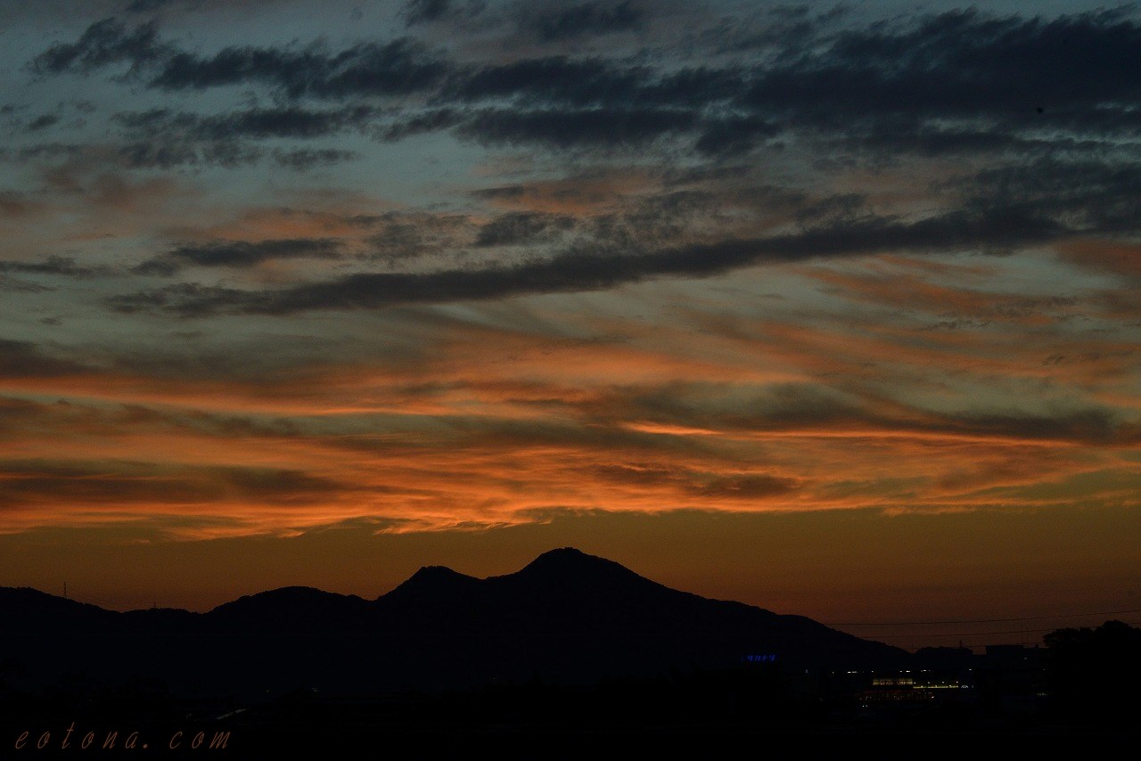 二上山に沈む夕日 | きままな旅人